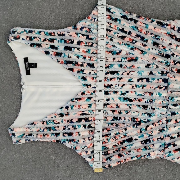 🆕️ APT. 9 Textured Mesh V-Neck Fit & Flare Sleeveless Dress SIZE: 4 - Picture 10 of 15